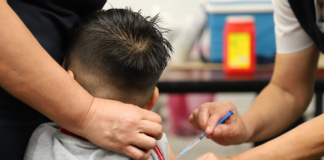 Supervisa Secretaria de Salud de Nuevo León vacunación contra el sarampión en escuelas