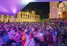 Plaza Lerdon en Xalapa, se llenó de música mexicana con Gala con Mariachi