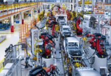 Avanza a marcha forzada industria automotriz en México / Por Diana Domínguez Galván